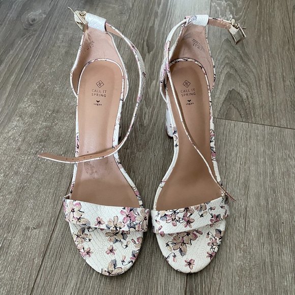 Call it spring floral heels - Picture 3 of 4